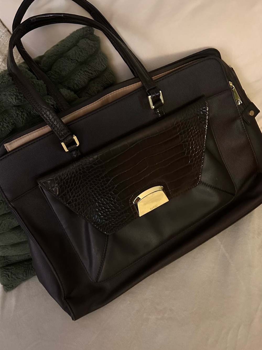 Tutilo Black laptop bag with Croc-Texture Flap